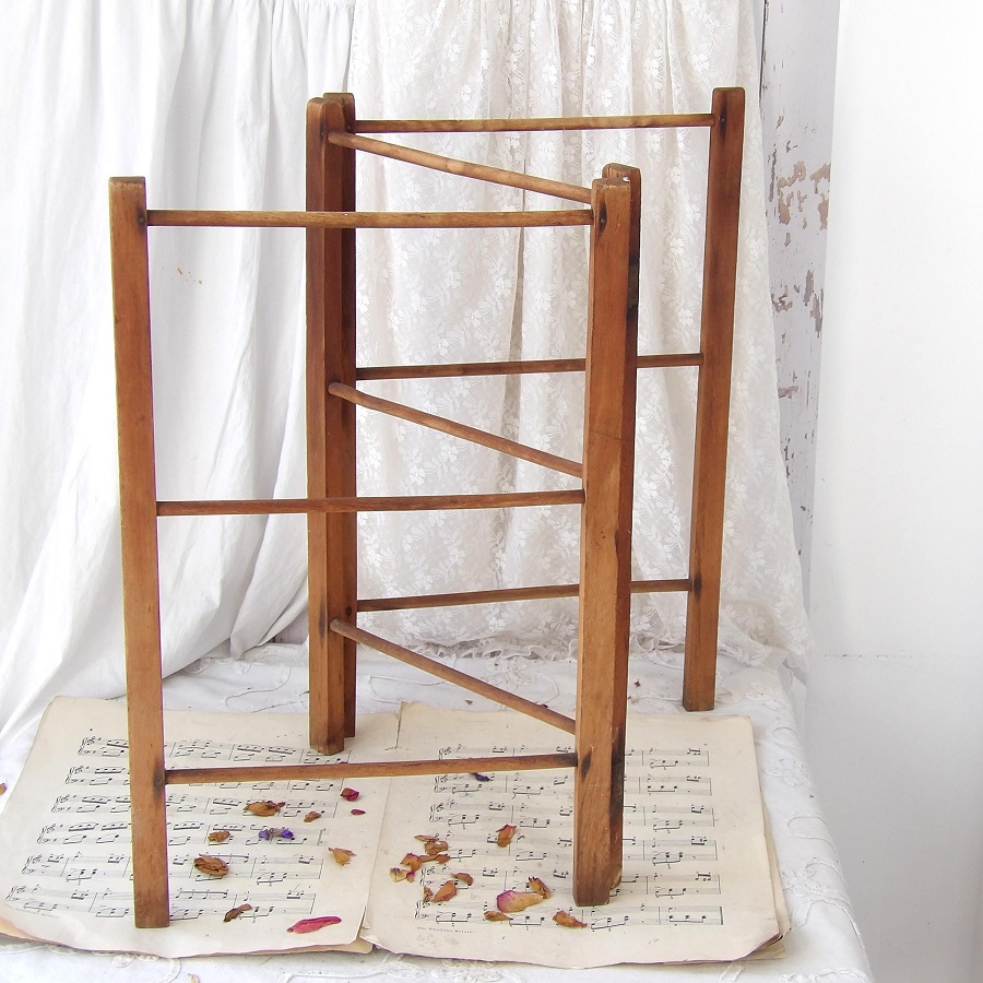 old fashioned clothes horse